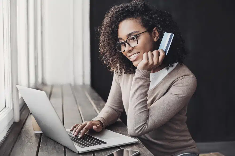 From Browsing to Buying: Psychological Triggers That Convert Visitors into Buyers 1 e-commerce consultant